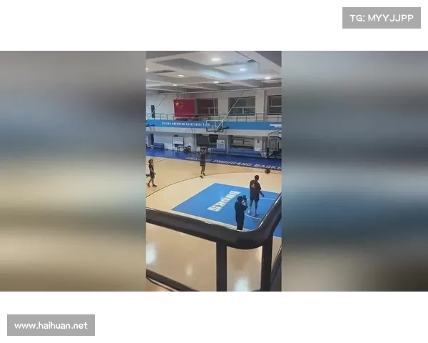 文班亚马现身北京队训练馆进行投篮训练引发关注